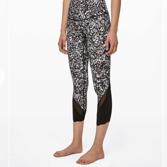 Lululemon Wunder Under Crop II *Roll Down Scallop Luxtreme 24"